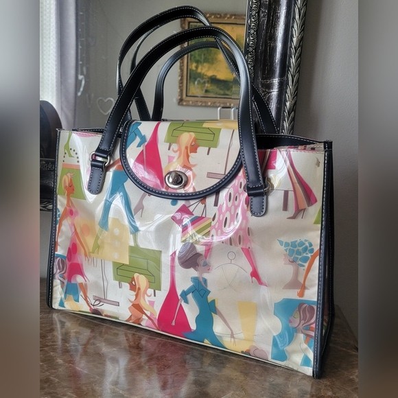 Maxx New York Women's Fashionista Graphic Vinil Shoulders/Tote Bag 15"×10"×5" - Picture 4 of 16